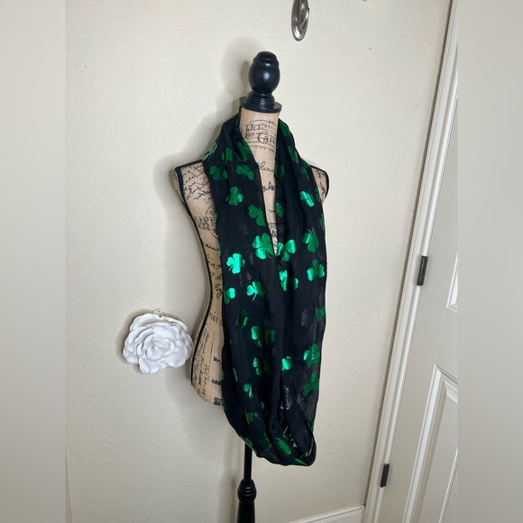NTM Claire’s Black Sheer Infinity Scarf Green Foil Shamrock St. Patricks Day NWT - Picture 6 of 10